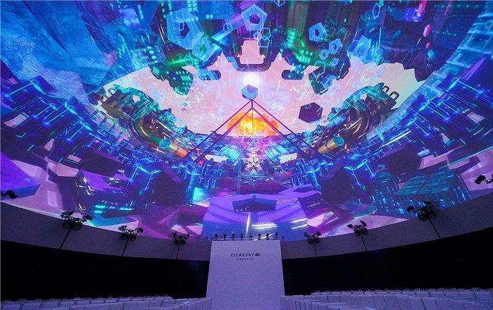 Negative pressure projection screen dome